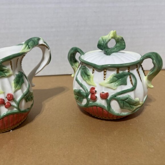Fitz and Floyd "Santa's Flight" Creamer & Sugar Bowl W/Lid Holly & Berries - Picture 4 of 14